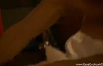 رجل منفرد يستمني ويومينغ في السيارة.